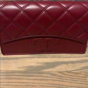 Savannah chain flat wallet- imperial garnet